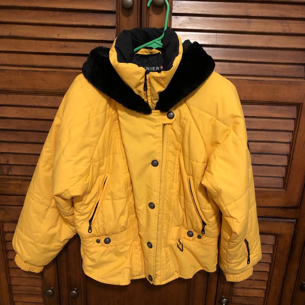 Rainier Gold & Black Ski/Heavy Jacket - Size 10 💛